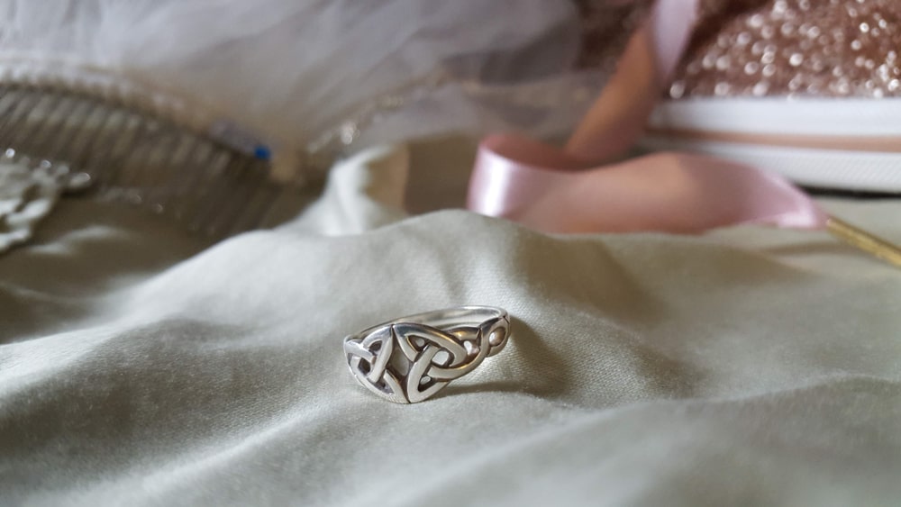 Sterling Silver Celtic Knot Claddagh Ring| Celtic Cross Online